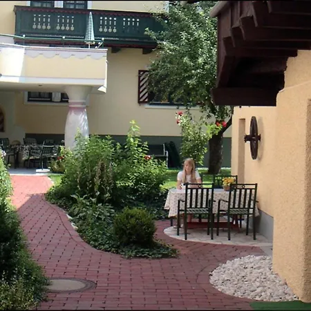 Zua Haeusl Apartmán *