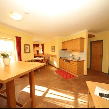 Zua Haeusl Apartmán *
